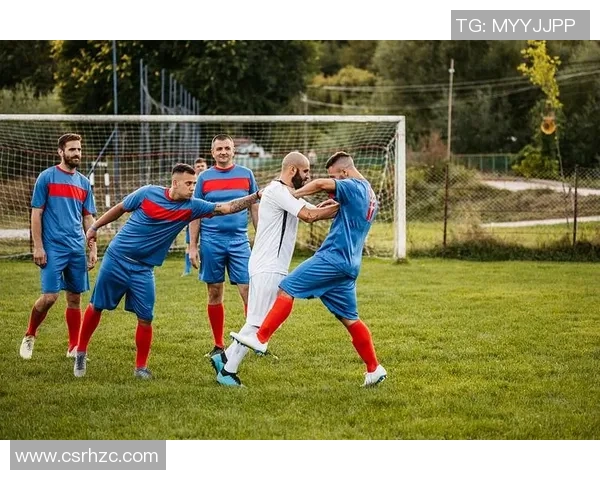 足球明星激烈冲突瞬间回顾盘点那些令人震惊的打架事件 足球明星激烈冲突瞬间回顾盘点那些令人震惊的打架事件